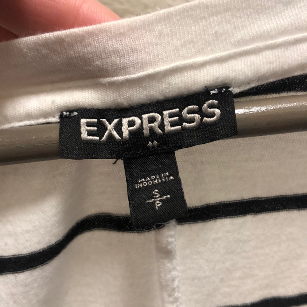 Express Basic Tee - Picture 2 of 3